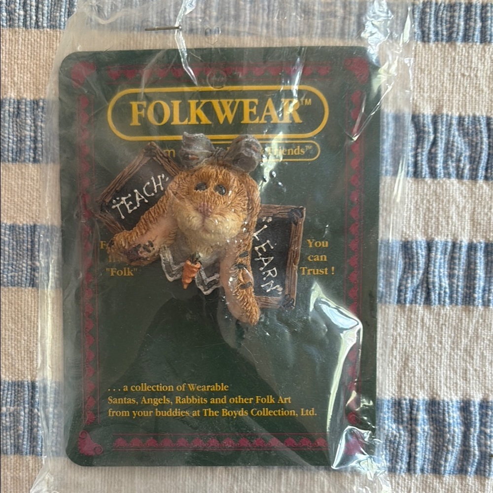 Boyds bears and friends Brown Bunny Brooch
